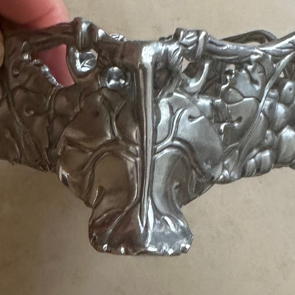 Arthur Court Tuscan Grapevine Cocktail Footed Napkin Box with Beverage Napkins - Picture 5 of 10